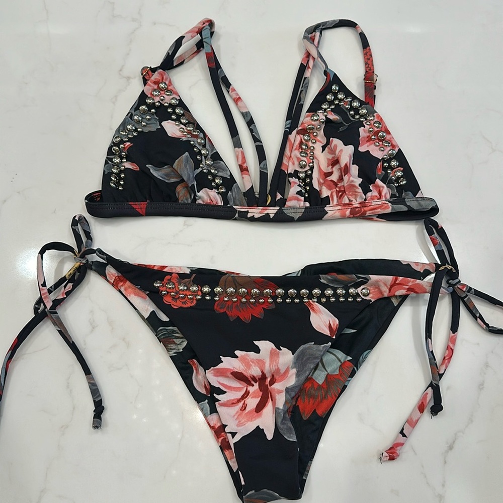 Beachriot Swimsuit Set